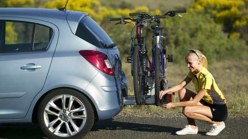 Comment installer un porte-vélo sur attelage sur sa voiture ?